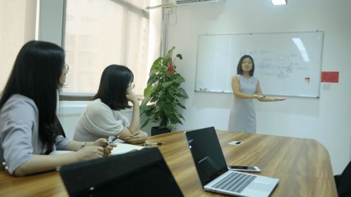 企恩咨詢 專注商學院服務，以技術開發為翼，為每個客戶樹一道口碑